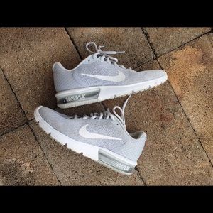 WMNS Nike Air Max Sequent 2